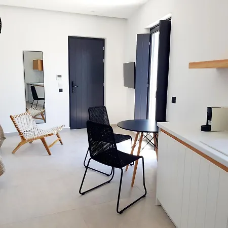 Mylithos Aparthotel