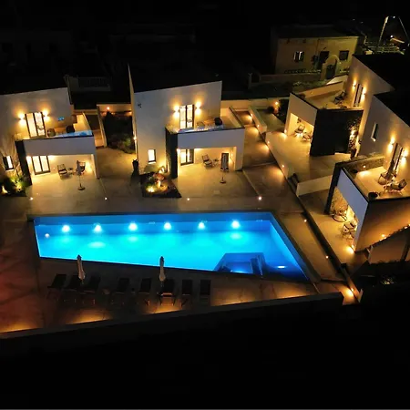 شقة فندقية Mylithos 4*